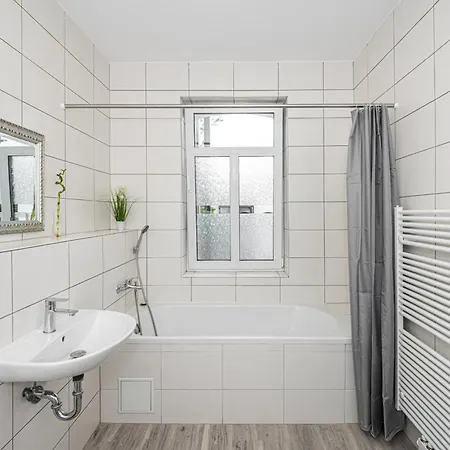 A4 Ruhiges 3-zimmer-studio Mit Balkon Apartament *